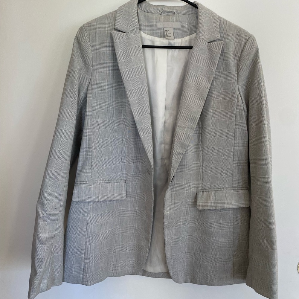 Grey suit - Picture 5 of 6